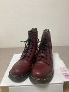 【定価￥29700】激安！現行モデル！黄金サイズUK8！ドクターマーチンチェリー 激安！【定価￥29700】現行モデル！黄金サイズUK8！ドクターマーチン