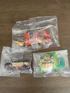 [新品]ガチャ　ミニチュアチャーム3点セット　柿の種・メロンパン・冬のチョコパイ
