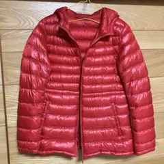 ユニクロ赤 フード付き ダウンジャケット 収納袋付き