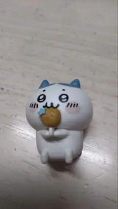 ちいかわ　ハチワレ　ガチャガチャ