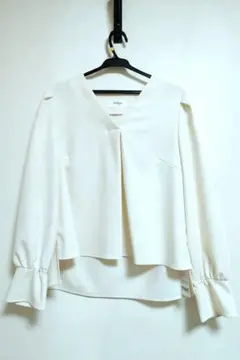 Vネックブラウス(NOLLEY'S)のサムネイル