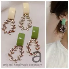 2131-1 くすみグリーン☺︎スクエア型とシルバーリーフフープのピアス☺︎