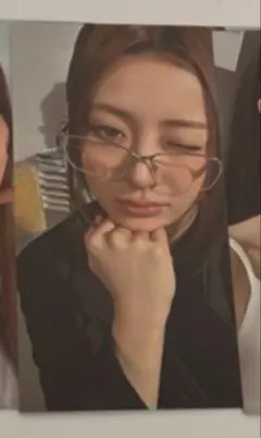 ユンジン　LE SSERAFIM シーグリ weverse globalトレカ