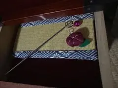 小さな椿と小鈴の簪