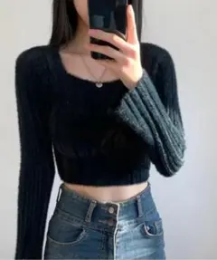 黒ニット　クロップド丈　スクエアネック