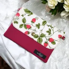 いちご柄　通帳•お薬手帳ケース　マルチケース　2way仕様 　No.134