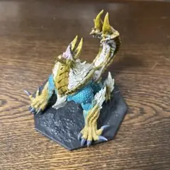 テ*]様 モンスターハンター 雷狼竜 ジンオウガ カプコンフィギュアビルダー キ