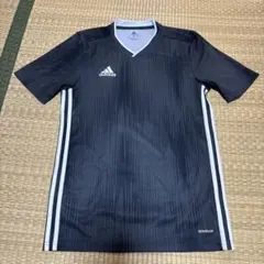 adidas ブラック Vネック Tシャツ