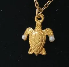 Turtle タートルモチーフ パール装飾 ゴールドカラー ネックレス