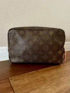 【希少】ルイヴィトン ポーチ トゥルーストワレット23 モノグラム 正規品 ルイヴィトン モノグラム トゥルーストワレット 28 コスメポーチ