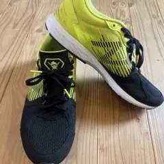 New Balance Hanzo 黒/黄 スニーカー