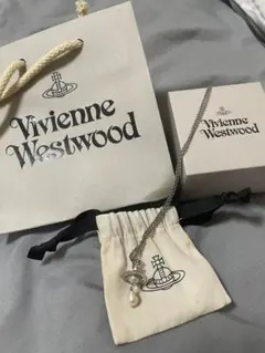 Vivienne Westwoodアレクサ オーブ パール ネックレス