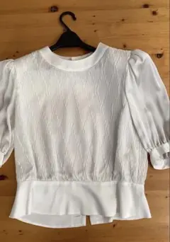 ホワイトストライプバルーン袖シャツ