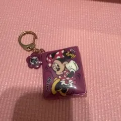ディズニー　スーベニアメダルケース風　キーホルダー