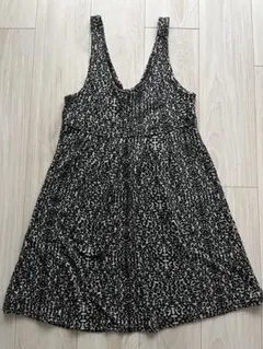 ミニワンピース　蝶々柄　ＵＳＥＤ　厚手　ミニワンピ　良品　美品　ノースリーブ