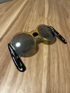 ユニークなラウンドデザイン サングラス