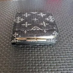 Daily russet 三つ折り財布 ブラック モノグラム