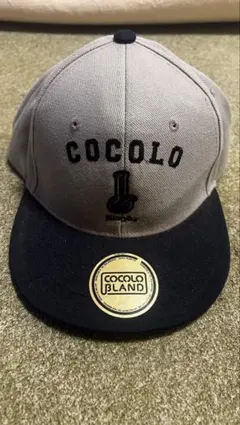 COCOLO BLAND スナップバックキャップ グレー/ブラック