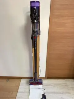 新型　2023年製　ダイソン掃除機　SV21 本体　ダスト　純正バッテリー付き 新型 2023年製 ダイソン掃除機 SV21 本体 ダスト 純正バッテリー付き