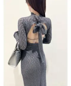 スナイデルバックオープンリボンレースワンピース グレー肌見せ背中開きバックシャン