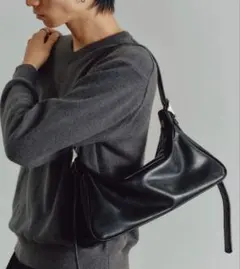 【美品】WYM EMBOSSED SOFT GLOW SHOULDER BAG