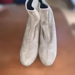 ユニクロベージュ スエード風 低ヒールブーツ