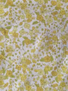 ホワイトとイエローの花柄綿生地113cm×230cm