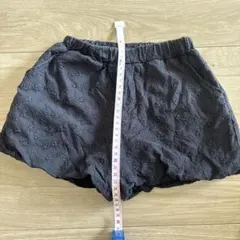 黒の刺繍デザイン半ズボン100