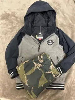 バートンBURTONジャケット迷彩フード付きスノーボードウェア　上着　パーカー バートンBURTONジャケット迷彩フード付きスノーボードウェア 上