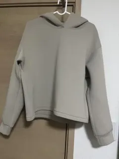 ユニクロ ベージュ パーカー トレーナー