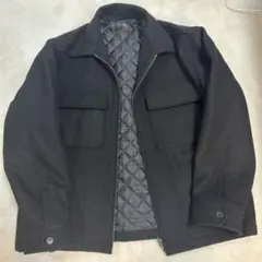 黒いカジュアルジャケット