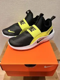 新品未使用 22cm ナイキ フレックスランナー ジュニア スニーカー