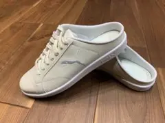 ホワイト スニーカー