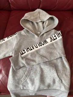 グレー フード付きパーカー