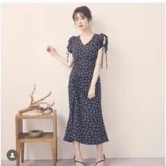 山本月さんブランドfiolily マルチフラワーパターン ワンピース ブラック