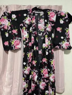 花と蝶の柄の浴衣 黒 ピンク