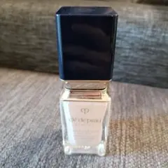 クレ・ド・ポー ボーテ タンフリュイドエクラ ナチュレル 35mLピンクオークル