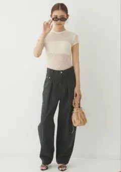 リリーブラウン　ハイウエストタックデニムパンツのサムネイル