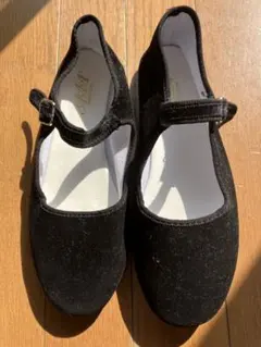 ストラップ付きフラットシューズ　ベロア