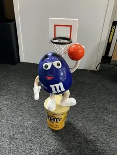 M&M