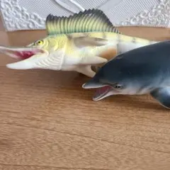 中古【 フィギュア 】ソフビ イルカ 39cm 魚？ 恐竜？ 35cm 2体
