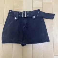 ブラックベルト付きミニスカート