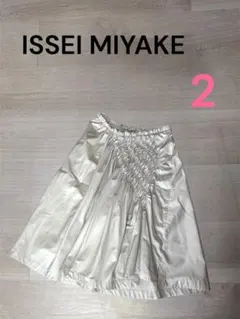 ♡可愛い♡ISSEI MIYAKE シルバーベージュ フレアスカートのサムネイル