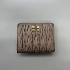 miu miu マテラッセ 二つ折り財布のサムネイル