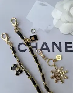 シャネル_限定_スノーフレイクチャーム＆　スマホストラップ　⭐︎スマホシート付