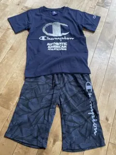 Champion Tシャツとショートパンツセット