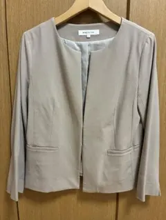 ナチュラルビューティーベーシック　ノーカラージャケット