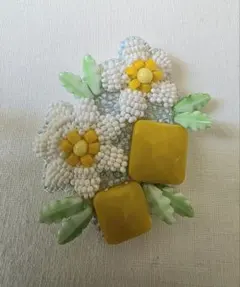 ヴィンテージビーズ　花デザイン ブローチ