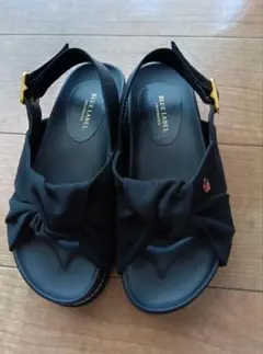 バーバリーブルーレーベルクレストブリッジ 　ブラックリボンサンダル