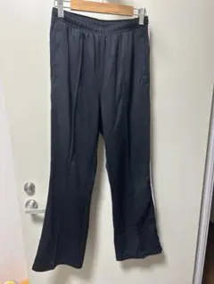 黒のジャージパンツ サイドストライプ付き　サイズL